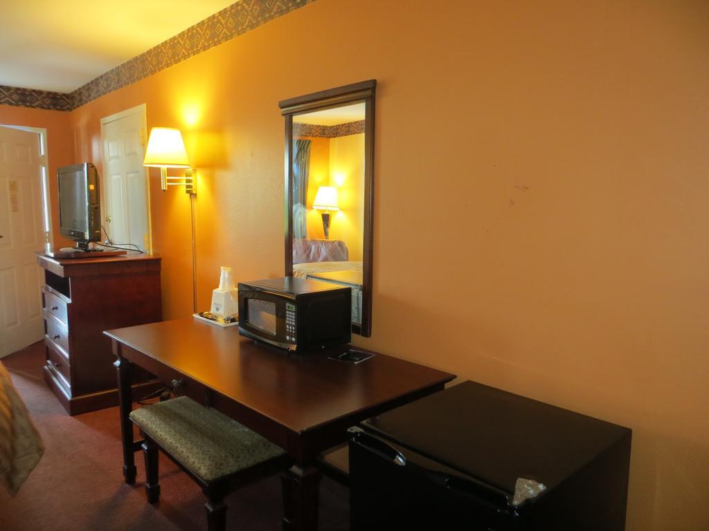 Americas Best Value Inn Ozark Exteriör bild