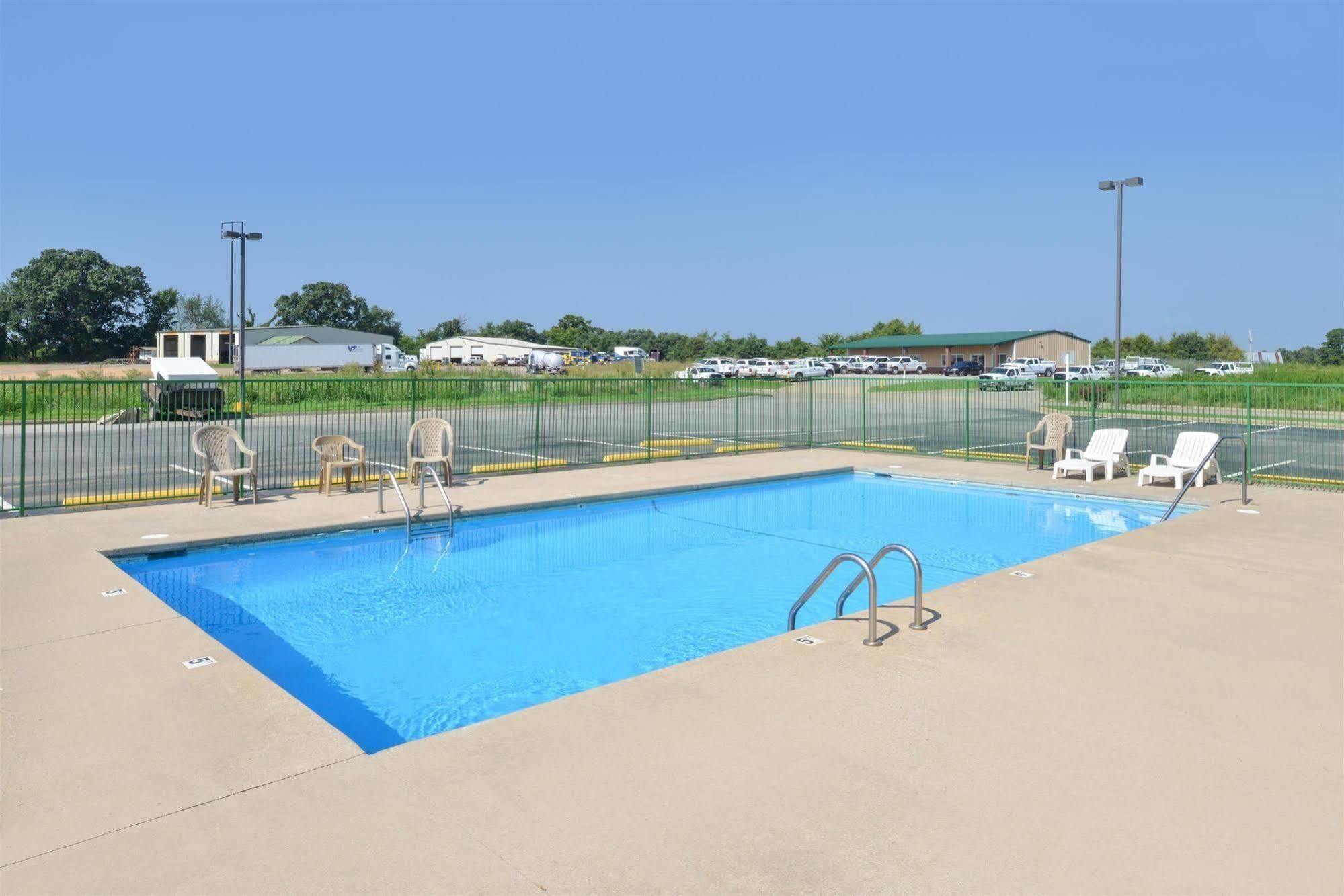 Americas Best Value Inn Ozark Exteriör bild