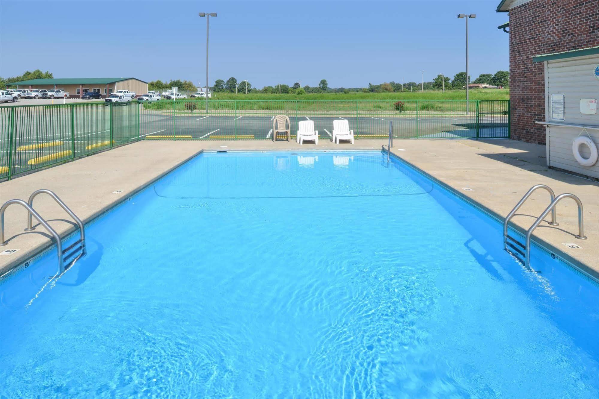 Americas Best Value Inn Ozark Exteriör bild